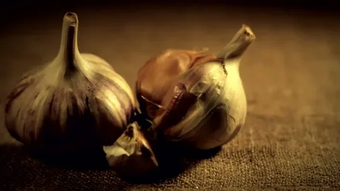 سیر سیاه اصفهان + خوش طعم و طبیعی